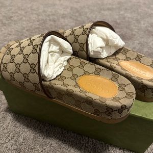 Authentic Men’s Gucci slides